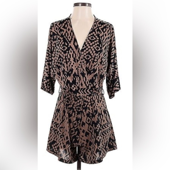 Veronica M Pants - Veronica M V-Neck Short Romper Size XS